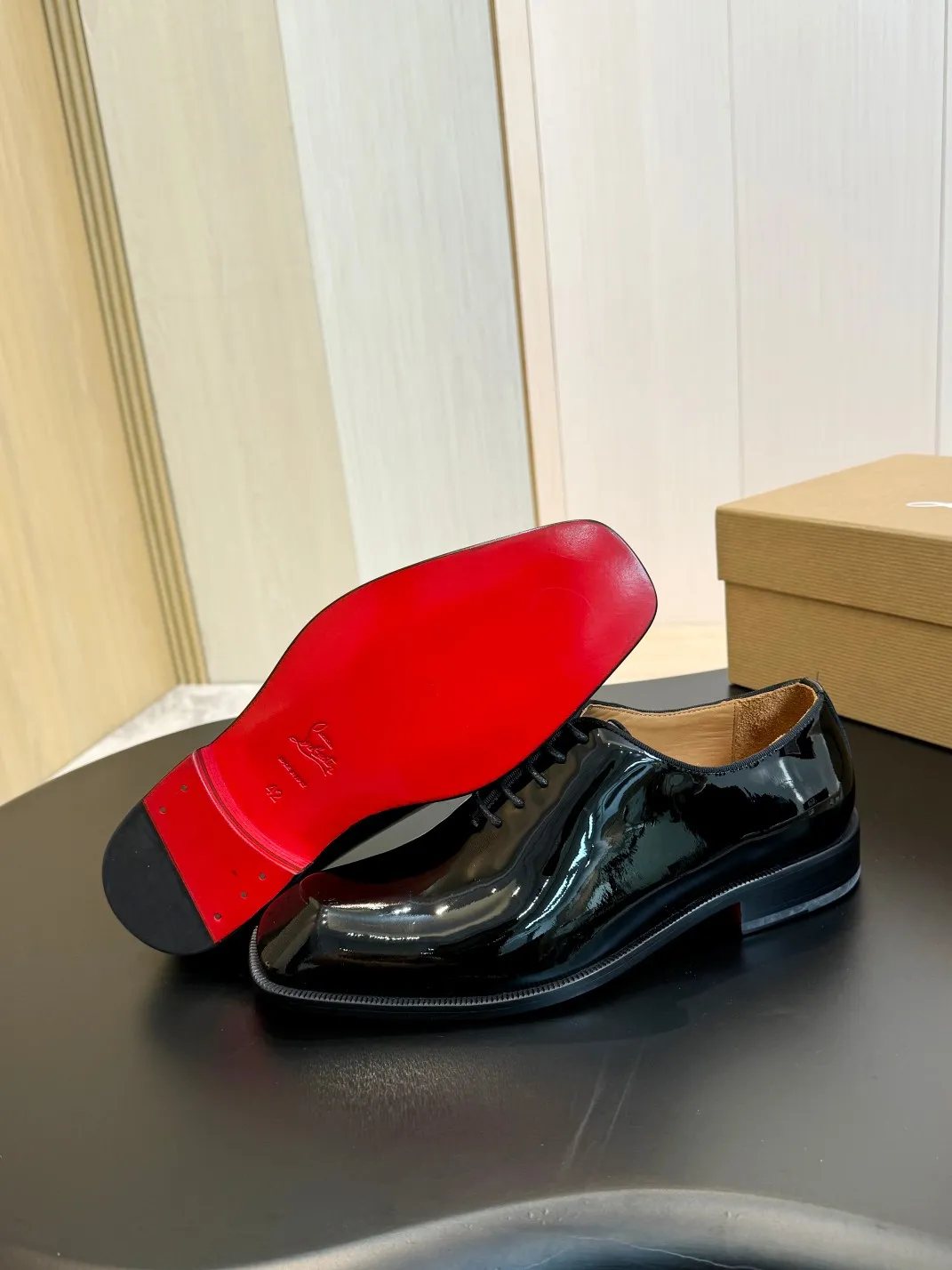 [CL red-soled shoes] Top P: 1020💰 Size 39-44 (⚠️38.45.46 custom-made, non-refundable and non-exchangeable) 🆑High-end men’s business formal leather shoes, original and genuine top-quality goods ••✅💯 Top-quality original order purchasing agent! Original imported patterned cowhide ➕Imported cowhide lining ➕Cowhide feet ➕Original leather outsole~🉑️Feel free to compare the authentic ones!